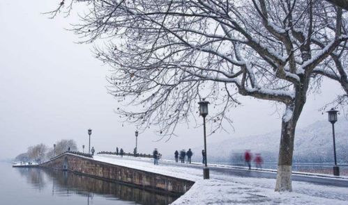 关于西湖雪景的古诗句 