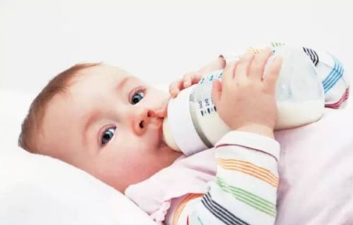 孩子一岁后喝牛奶还是奶粉 怎么选安全又营养,这几点一定要注意