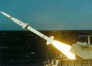 台海军单价140万美元导弹被碰裂 用胶带黏补