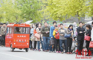 女子家住燕郊北京上班 母亲连续4年帮其排队等车 