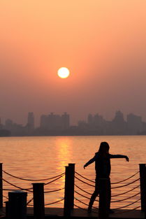 夕阳下的恋人