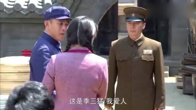 农村女结婚当天,突然来个穿军装的首长,当场就问 你跟谁结婚 