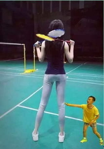 我有个女朋友,她很爱打羽毛球