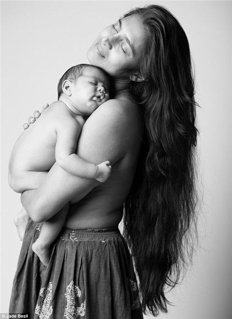 摄影师拍人母裸照展示女性身体美 