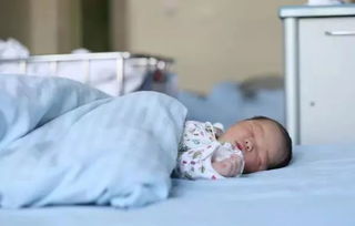 给娃取名怕重名 乌鲁木齐市公安局为新生儿取名提供重名查询服务