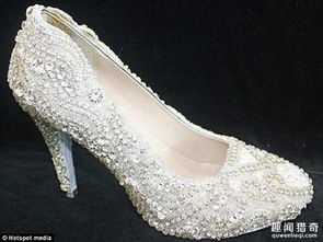 传说中世界上最贵的高跟鞋 上面满满的全是钻石 亮瞎你的眼 