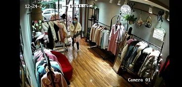 视频曝光 仁寿这个女人在服装店偷衣服,被拍下来了 年底了请注意