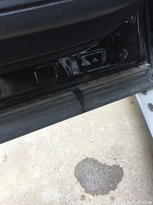 车门内侧漏水,是车窗防水条坏了