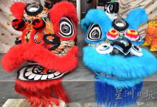 大马华人男子热爱舞狮 投身舞狮器具制作事业