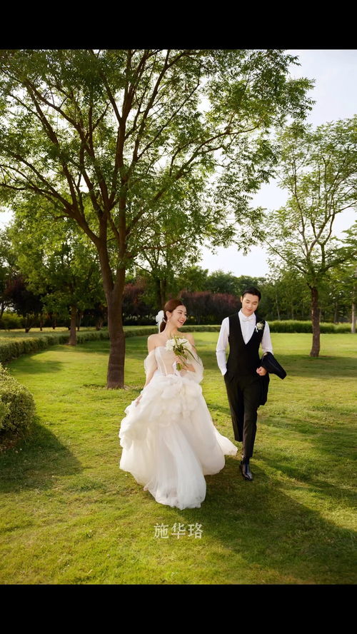 一套婚纱可以拍几种风格呢 一起看看吧 小清新婚纱照 草坪拍照 