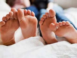 提升男性性能力的四种 养生术 小便时踮脚尖