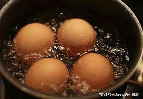 煮鸡蛋,牢记3个技巧,鸡蛋香嫩可口,蛋壳一剥就掉,好吃省事