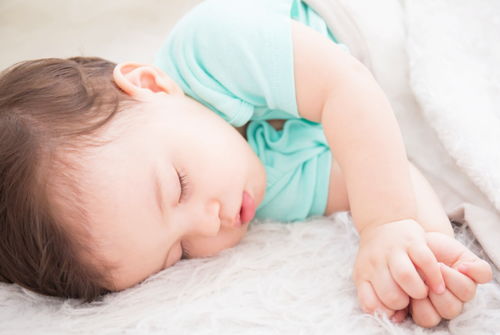 4岁宝宝睡觉时磨牙是什么原因造成的（小孩子4岁睡觉磨牙是什么原因）