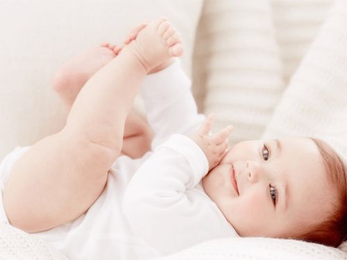 婴儿每次拉粑粑后应该用水洗,还是直接用棉柔巾擦
