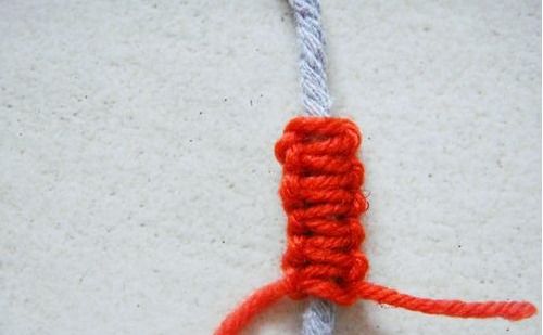 怎样编红绳项链后面的那个松紧扣 