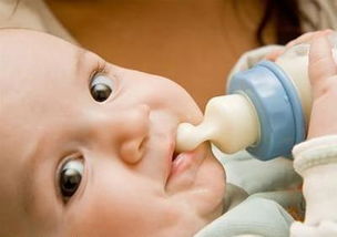 两个月的宝宝吃多少(两个月宝宝每天奶量多少两个月宝宝吃奶量多少正常)