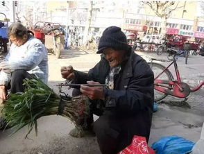 天冷了,发生在菜市场附近的一幕,让所有始兴人心酸 