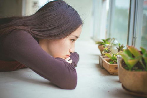 探讨不同的情绪调节策略在有意识和无意识层面对注意偏向的影响