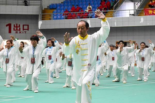 三亚国际武术旅游文化节开幕 千余名武术爱好者参加