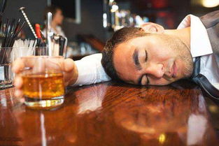 睡前饮酒能助眠 别傻了,危害比失眠还可怕