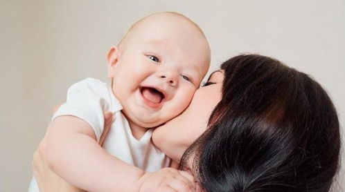 给孩子取名 钱多多 ,不料奶奶耳背听错,妈妈大喜 恰到好处