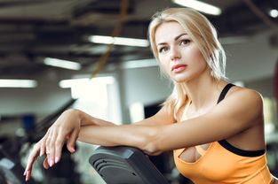 五十岁的女人适合做哪些锻炼，时间多长为宜(五十岁女人做什么运动好呢?)
