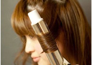怎样使用卷发棒卷的头发可以定型 维持一天啊 不要风一吹就直了 