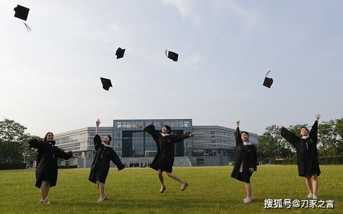 你以为同学会就是炫富大会吗 是的,参加同学会就是来炫富的