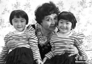 今日临海数字报刊平台 中国最高龄产妇的母亲节 4岁双胞胎女儿健康活泼 