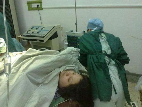孕妈怀孕35周腹痛剧烈,剖腹产生下 绿娃娃 ,医生怒斥 太无知