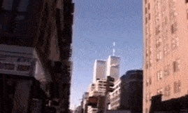 911事件中双子塔只是被撞了顶部，为什么整座大楼会坍塌，不是应该只是崩塌顶上的那一部分吗