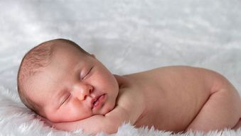 为什么新生儿会脱皮 安特优母婴护肤品