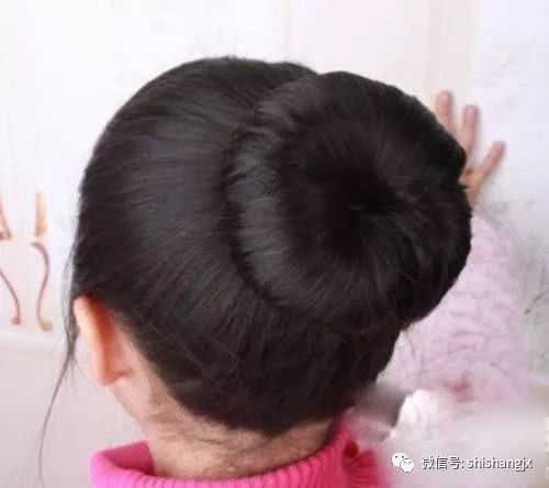 简单可爱的儿童盘发发型扎法步骤