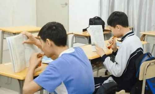 男生在校门口喝半箱奶,学校因 安全问题 禁止外带,合乎规定吗