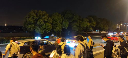 出租车之困 上 车站机场外又见拒载挑客,路程短就要被 嫌弃