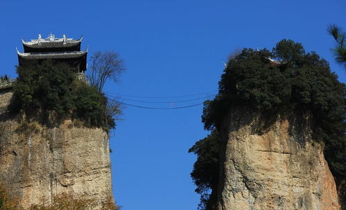 最惊险刺激的寺庙,海拔高1140米,唯一通道靠两山间铁索通行