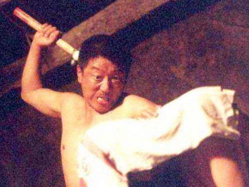 2000年,丁勇岱饰演 白宝山 走红,坐火车差点被警察当成罪犯
