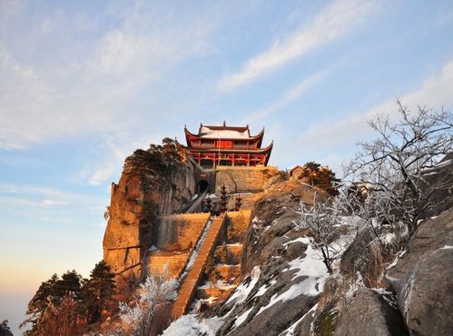 安徽有处 宫殿寺庙 ,被称 九华山之冠 ,与黄山相隔155公里