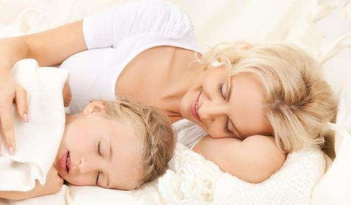 宝宝睡觉爱踢被子,不仅是因为热,这些原因很多父母都没注意