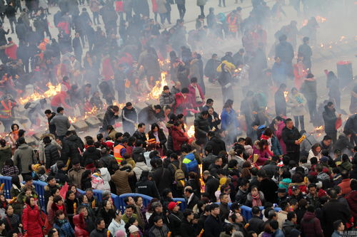 数十万武汉市民拜财神 数千警力出动 