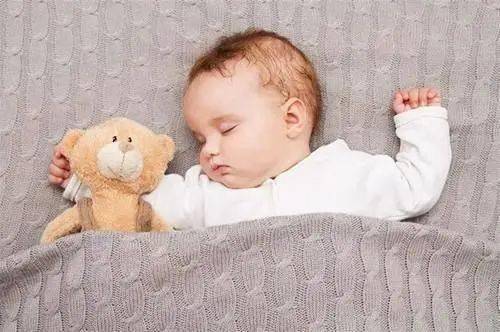 宝宝睡觉易惊醒 打鼾 喜欢奶睡 这些睡眠难题怎么破 终于找到答案了