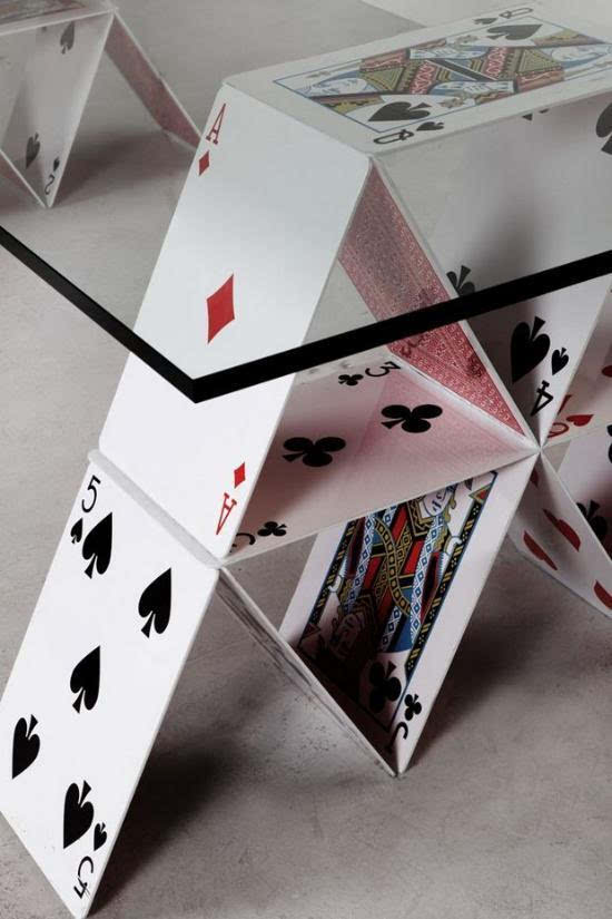 用扑克牌叠一张桌子 