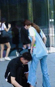 搞笑GIF 你想找男朋友不 满上才能有男朋友