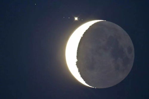 为什么木星比月球大，我们晚上看到的不是木星而是月球？