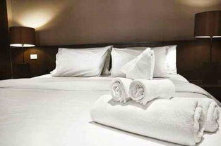 为什么酒店要放四个枕头 这么多年的觉白睡了