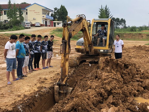 想学挖掘机,为什么不建议去工地上找师傅学