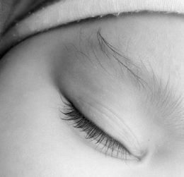 妈妈们,婴儿睫毛的作用非常大,剪多了会危害宝宝的健康