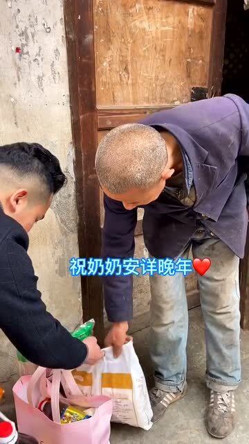 长期光脚不穿鞋在地上走的危害(常年光脚穿鞋)