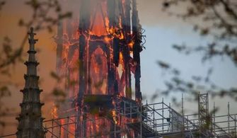 法国巴黎圣母院大火,现场浓烟滚滚,塔尖完全倒塌 来日方长,抵不过世事无常 火灾 