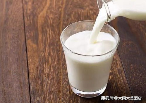 为啥不建议喝纯牛奶呢英语(为什么不喝牛奶英语)